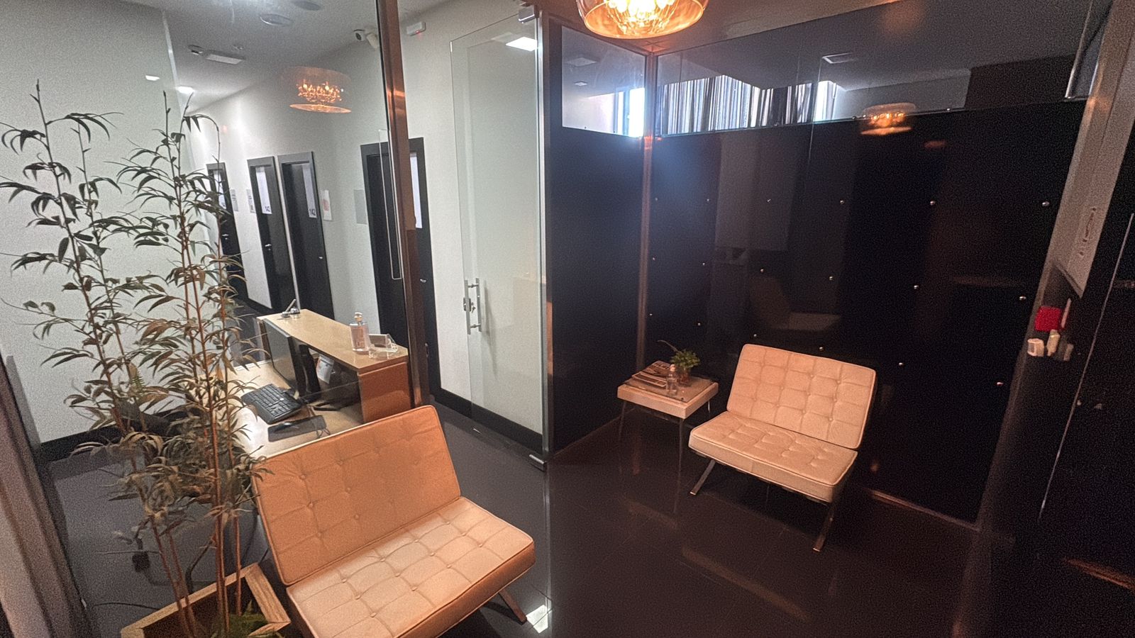 Recepção e área de espera do Plaza Office
